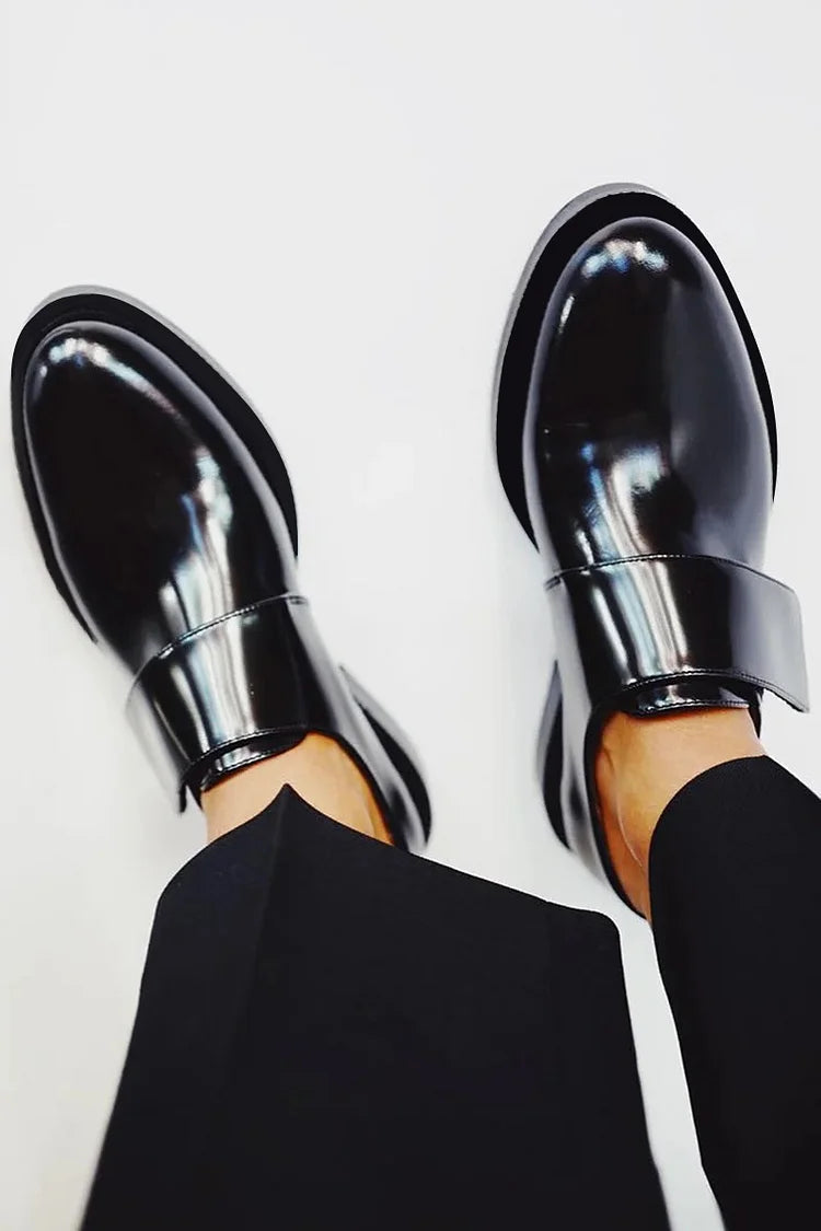 TARA | Elegant shiny loafers with strap