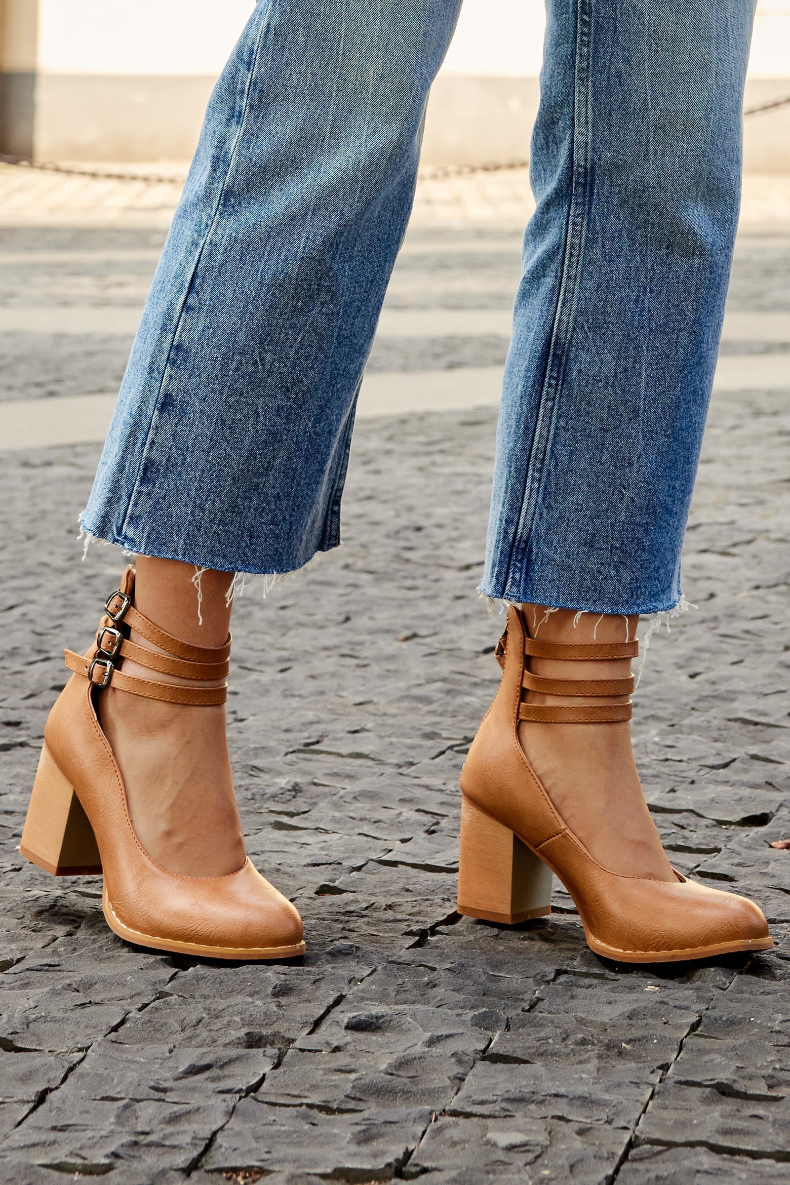 Persora™ | Smooth sandals with ankle strap and thick heel