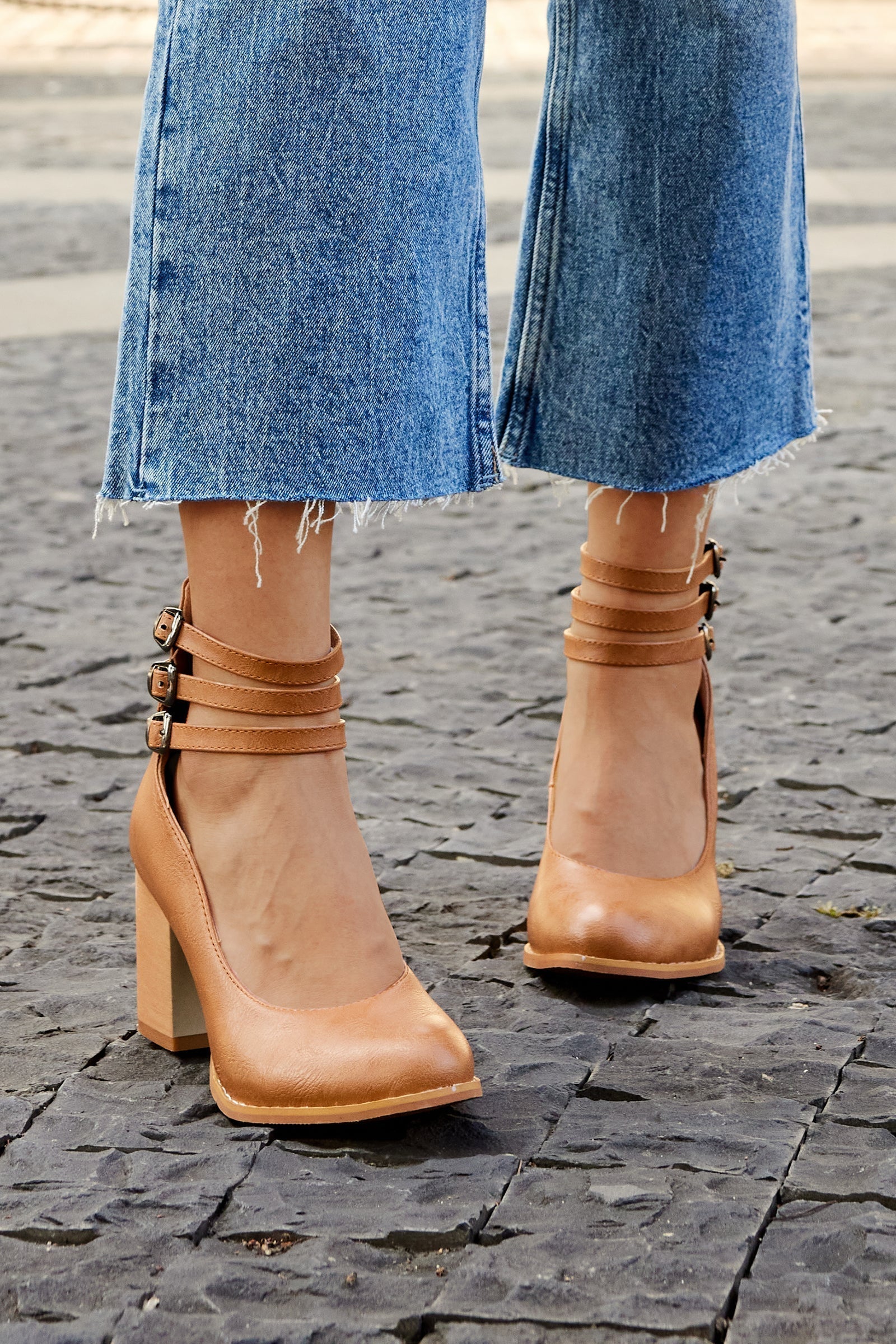 Persora™ | Smooth sandals with ankle strap and thick heel