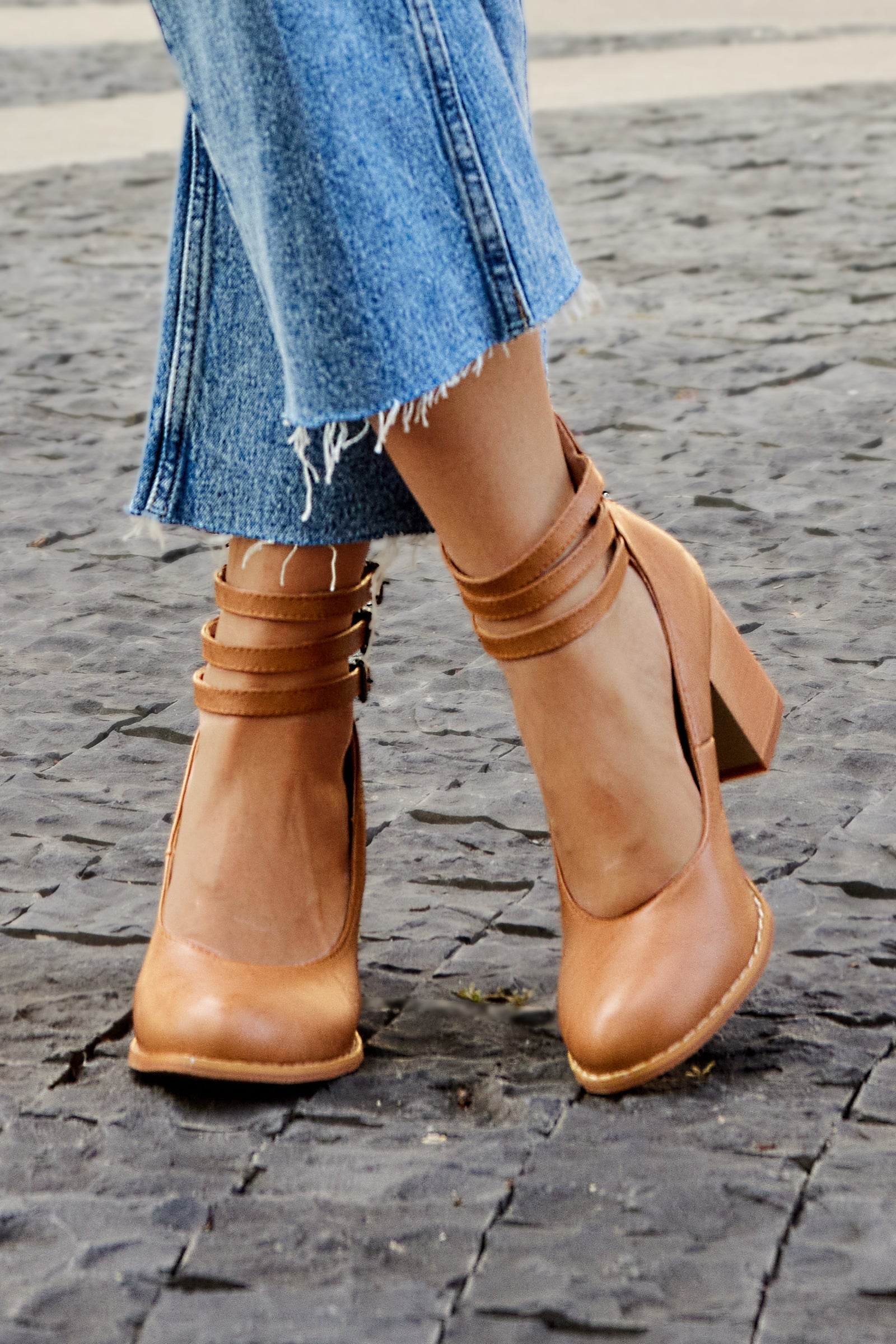 Persora™ | Smooth sandals with ankle strap and thick heel